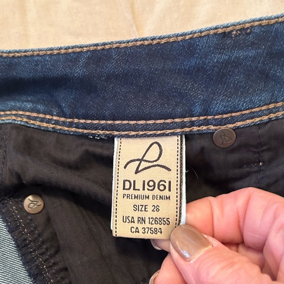 DL1962    4Way Stretch/ 360• Comfort Jean Size 28 - Picture 8 of 13